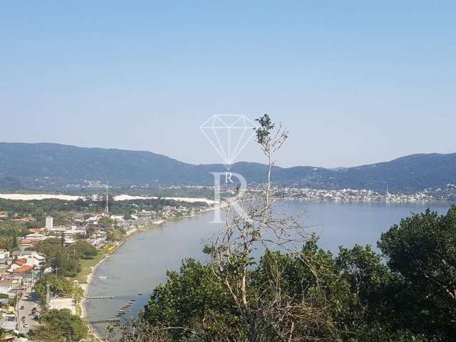 Casa com 3 quartos à venda na Barra da Lagoa, Florianópolis  por R$ 2.400.000