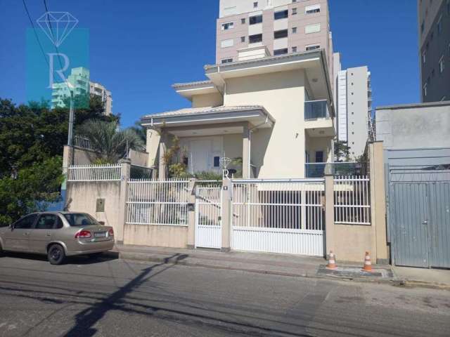 Casa com 3 quartos à venda no Barreiros, São José  por R$ 2.380.000