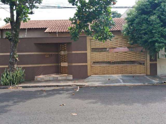 Casa à venda em Londrina, Lago Parque, com 4 suítes, com 250 m²