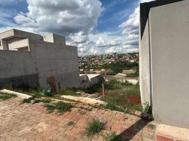 Terreno à venda em Londrina, Colinas, com 252.5 m²