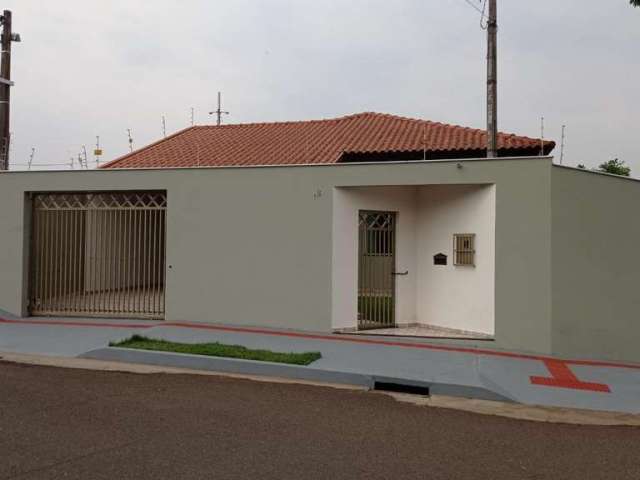 Casa para locação em Londrina, Santa Mônica, com 3 quartos, com 120 m²