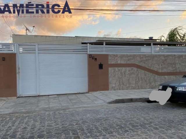 Espetacular casa à venda em João Pessoa-PB, bairro Ernesto Geisel: 3 quartos, 2 suítes, sala, 2 banheiros, 4 vagas, 180m².