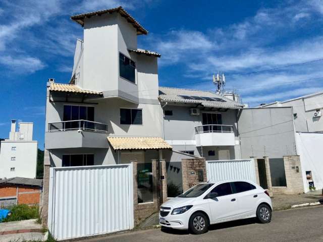 Sobrado quadruplex mobiliado à venda no bairro Ariribá! 4 suítes, 3 vagas!