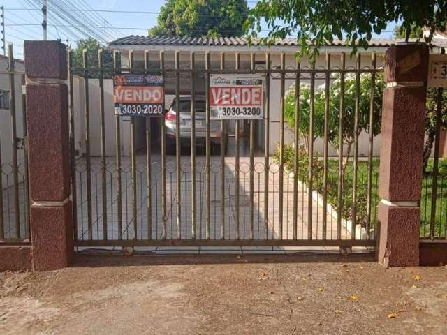 Casa para Venda em Foz do Iguaçu, Jardim Soledade, 3 dormitórios, 2 banheiros, 4 vagas