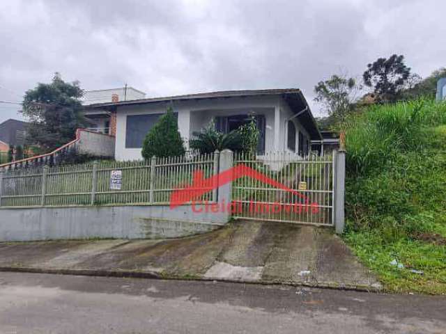 Casa com 3 dormitórios à venda, 200 m² por R$ 950.000,00 - Bom Retiro - Joinville/SC