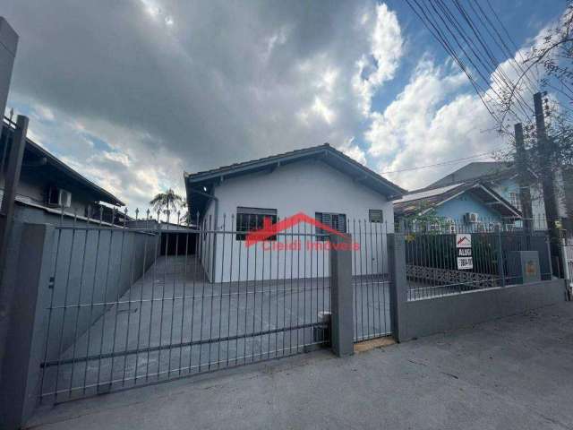 Casa com 3 dormitórios para alugar, 125 m² por R$ 2.585,00/mês - Floresta - Joinville/SC