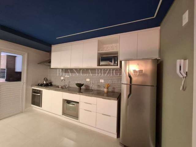 Apartamento 2 Dormitórios, Suíte, Sacada com Churrasqueira no Bacacheri !