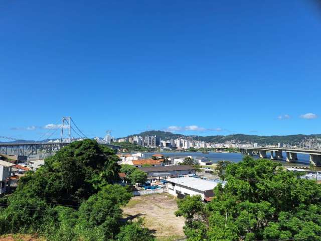 3 dormitórios, sendo um suíte, com vista para a ponte hercilio luz