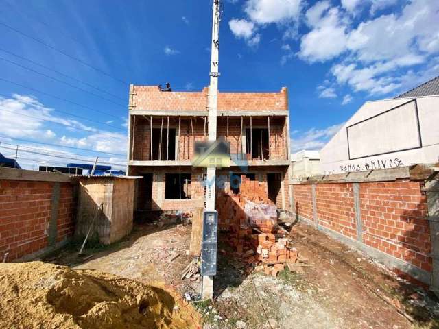 Sobrados em fase de construção à venda na região do Vitória Régia, com amplo espaço interno.