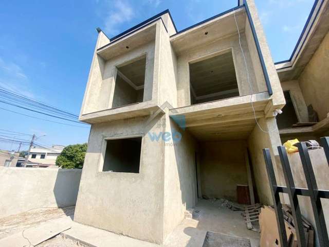 Sobrado de esquina com três quartos à venda na região do Santa Rita, no Bairro Tatuquara, em fase de construção.