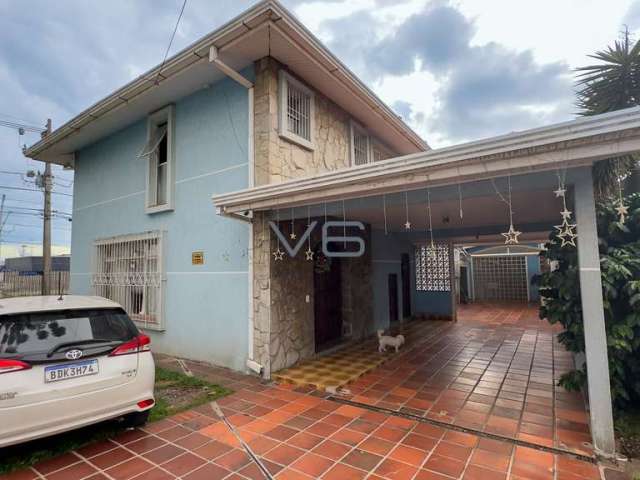 Casa Padrão com 4 quartos, 211 m² privativos, no Jardim Botânico, Curitiba - PR.