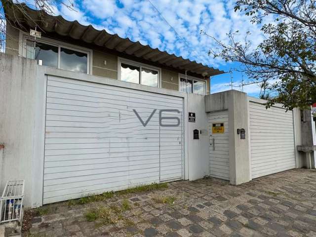 Casa Padrão, com 4 quartos, 290 m² privativos, 4 vagas de garagem, no Santa Quitéria, Curitiba - PR.