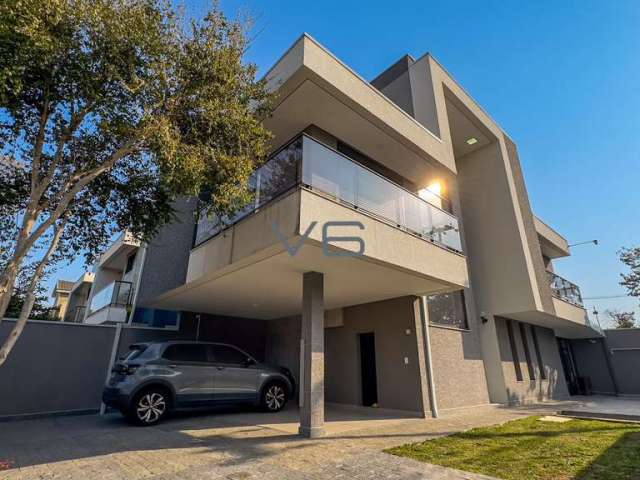 Casa Sobrado, com 3 suítes, 192 m² privativos, 4 vagas de garagem, no Cajuru, Curitiba - PR.