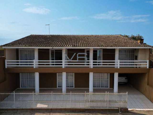 Casa Duplex, com 5 quartos, 296 m² privativos, 5 vagas de garagem, em Guaratuba - PR.