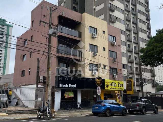 Apartamento Mobiliado com 03 Dormitórios sendo 01 suíte e 01 Vaga de Garagem no Centro