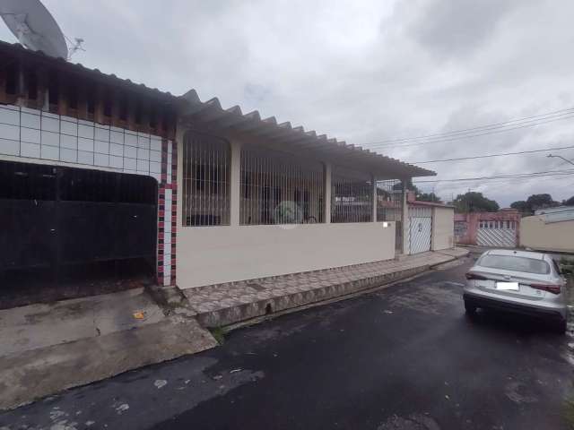 Casa 4 suítes a venda no Conjunto Ajuricaba Manaus