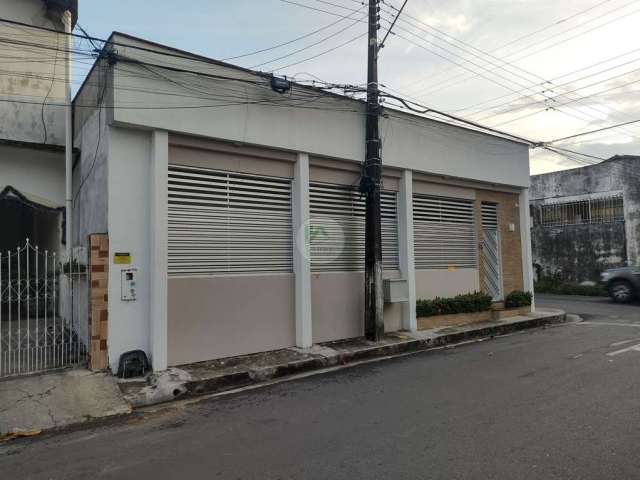 Casa com 3 quartos a venda no bairro Dom Pedro, Manaus-AM.