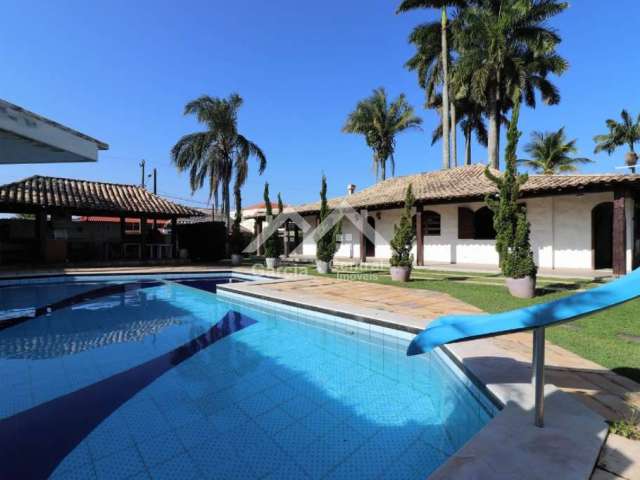 Casa com piscina a venda em Peruíbe