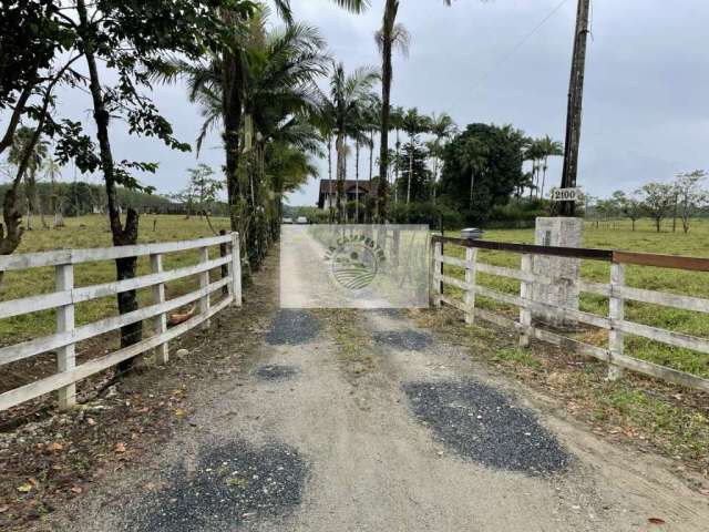 Terreno rural em Pirabeiraba com 152.000 m2, pastagem, rio, nascente, casa boa