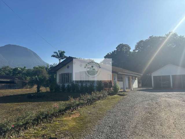 Residencia com 4 dormitórios e amplo terreno de 4.970 m², na Estrada Mildau, escriturado