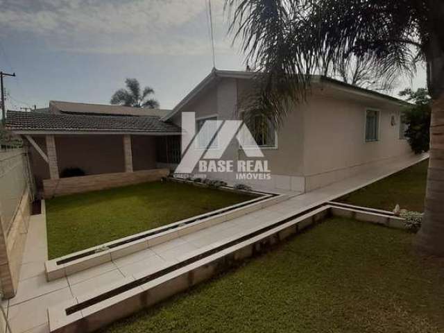 Casa espaçosa de 490 m² em uma região tranquila.