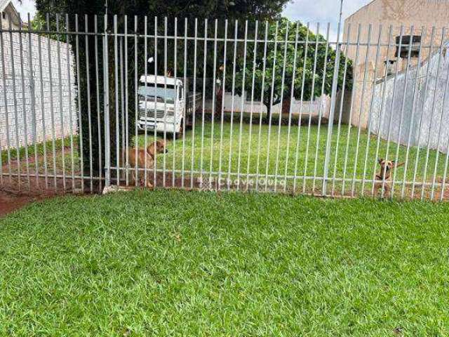 Casa com sobra de terreno no Coqueiral