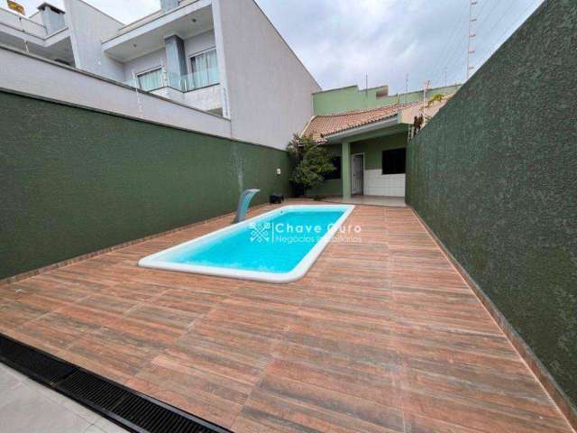 Casa com Piscina Bairro Canadá