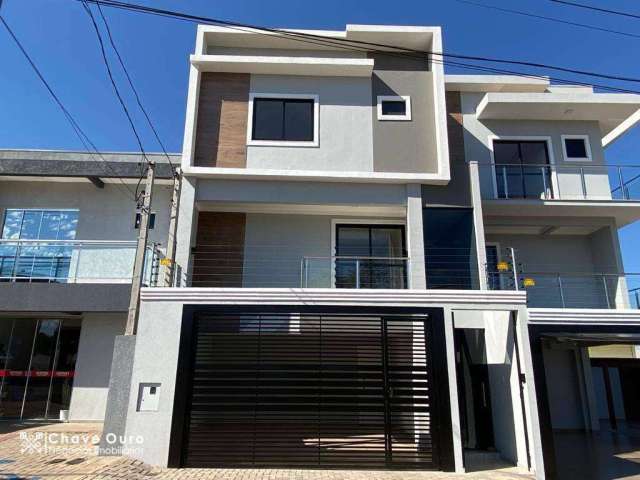 Triplex em região comercial/residencial.