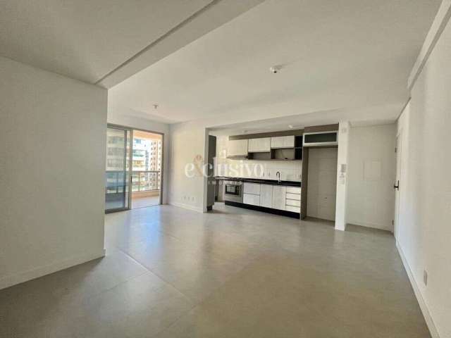 Apartamento 03 dormitórios, sendo 01 suíte, 02 vagas, a 01 quadra da beira mar!