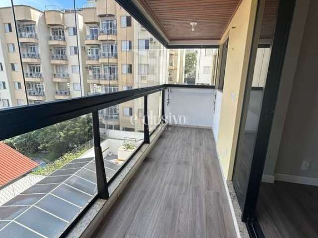 Apartamento de três dormitórios no bairro Estreito.