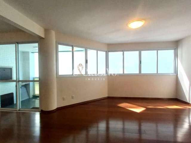 Apartamento com 03 suítes e 02 vagas no centro!