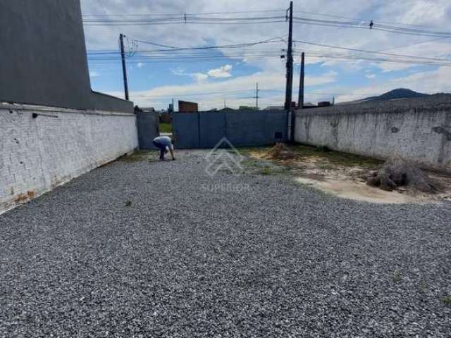 Terreno com casa construída nos fundos em Espinheiros, Itajaí/SC