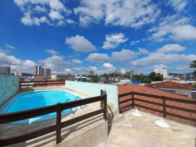 Casa residencial ou comercial com Piscina no São João