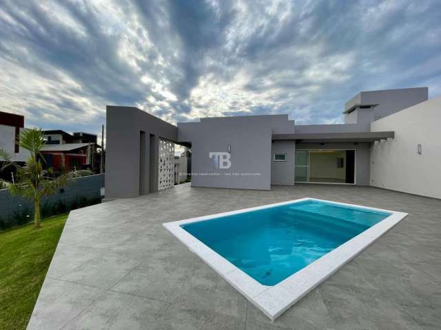 Belíssima Casa com Duas Suítes e Piscina