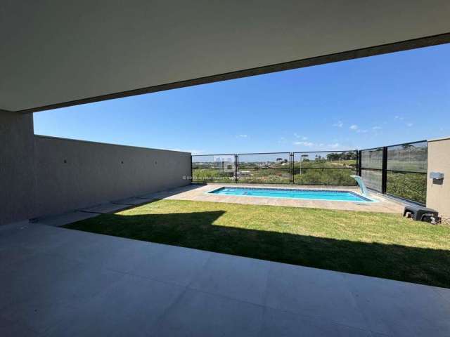 Casa Nova com 3 Suítes, Piscina e Quintal no Água Santa, Chapecó