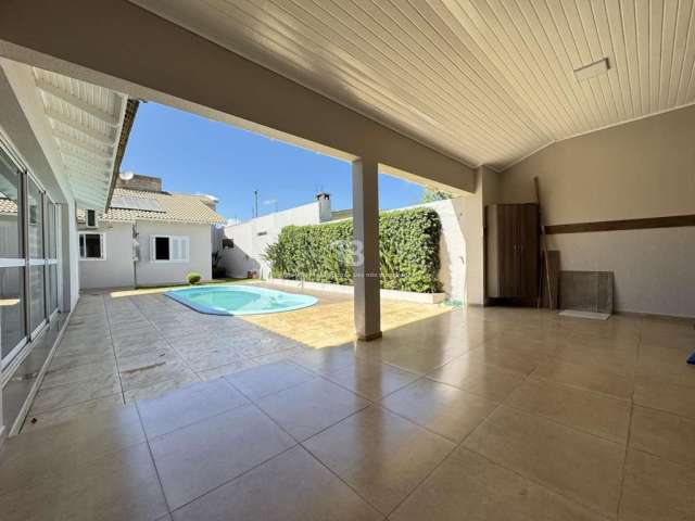 Casa de 3 dormitórios com 240m² privativos - Com Piscina, Bela Vista