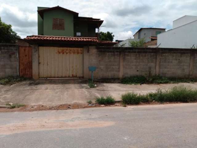 Casa com 4 quartos à venda no Residencial Lagoa, Betim  por R$ 490.000