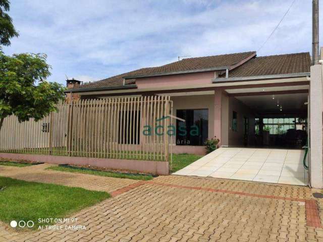 Casa com três quartos no Universitário