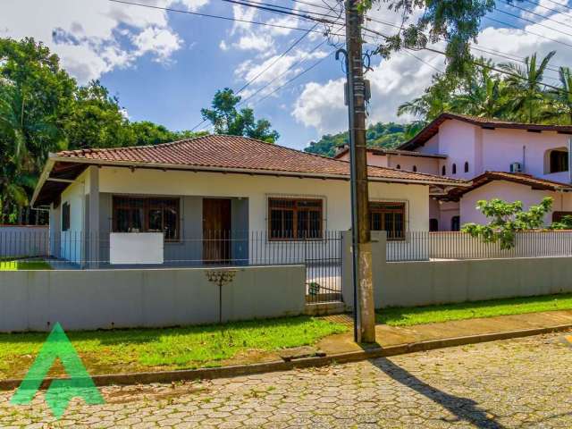 Casa com 3 quartos para alugar no Vorstadt, Blumenau , 197 m2 por R$ 4.500