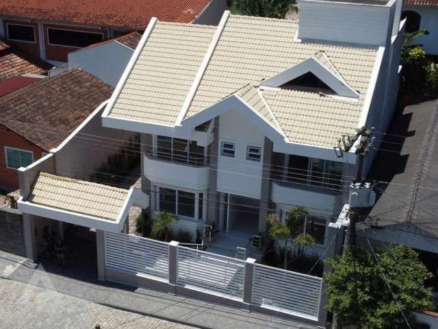 Casa com 3 quartos à venda na Escola Agrícola, Blumenau , 350 m2 por R$ 2.980.000