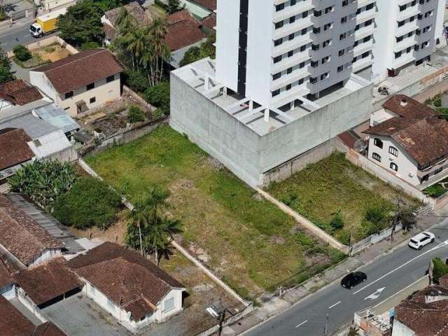 Terreno à venda na Rua São Roque, 331, Floresta, Joinville por R$ 890.000