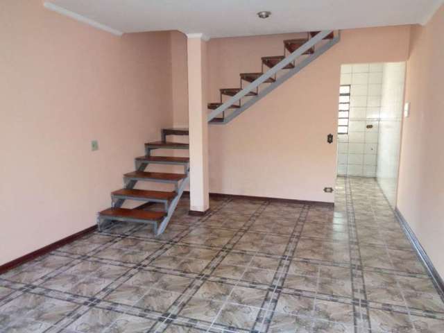 Casa com 2 dormitórios para alugar por R$ 1.200 - Maracanã - Piracicaba/SP