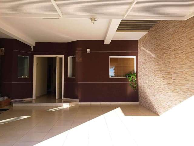 CÓD:RRCA4411 - Casa à venda com 4 dormitórios sendo 1 suíte no bairro Piracicamirim em Piracicaba.