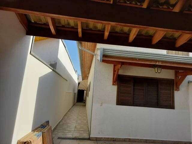 Casa à venda, com 3 dormitórios (quartos ) sendo 1 suíte com garagem para 2 carros no Vila Real Continuação, Hortolândia, SP