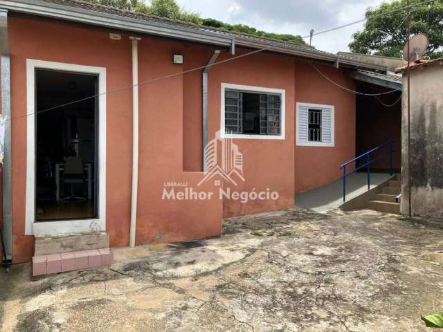 Casa á venda com 3 dormitórios na Vila Aeroporto, em Campinas, SP.