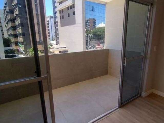 Apartamento à um quadra da praia, com 3/4, com 145 mts.