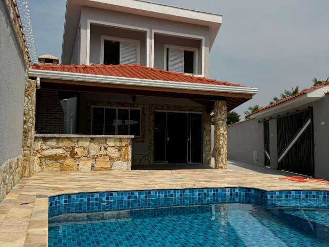 CASA COM PISCINA - 4 Dorm |Espaço gourmet com churrasqueira |