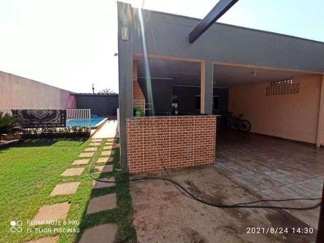 linda casa com piscina a venda