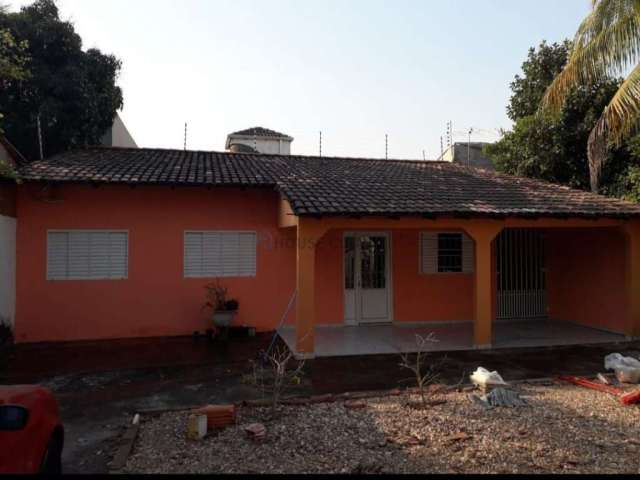 Casa Altos do Coxipó, toda na laje - 2/4 apta a financiamento