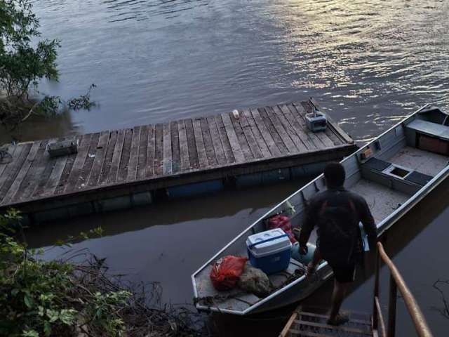 Chácara na beira do rio Cuiabá com 2 hectares (pesqueiro) medindo 50 x 400 (20 m